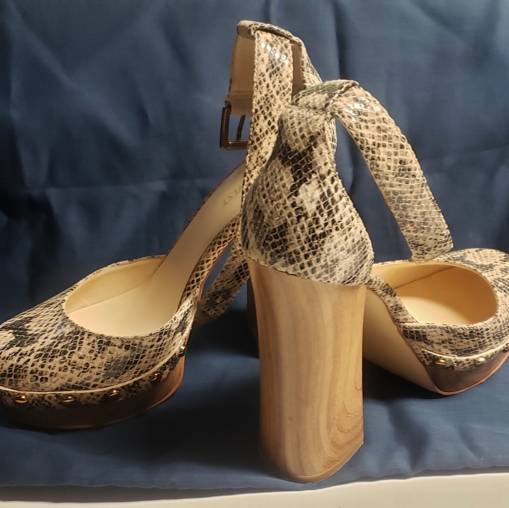 Shoe